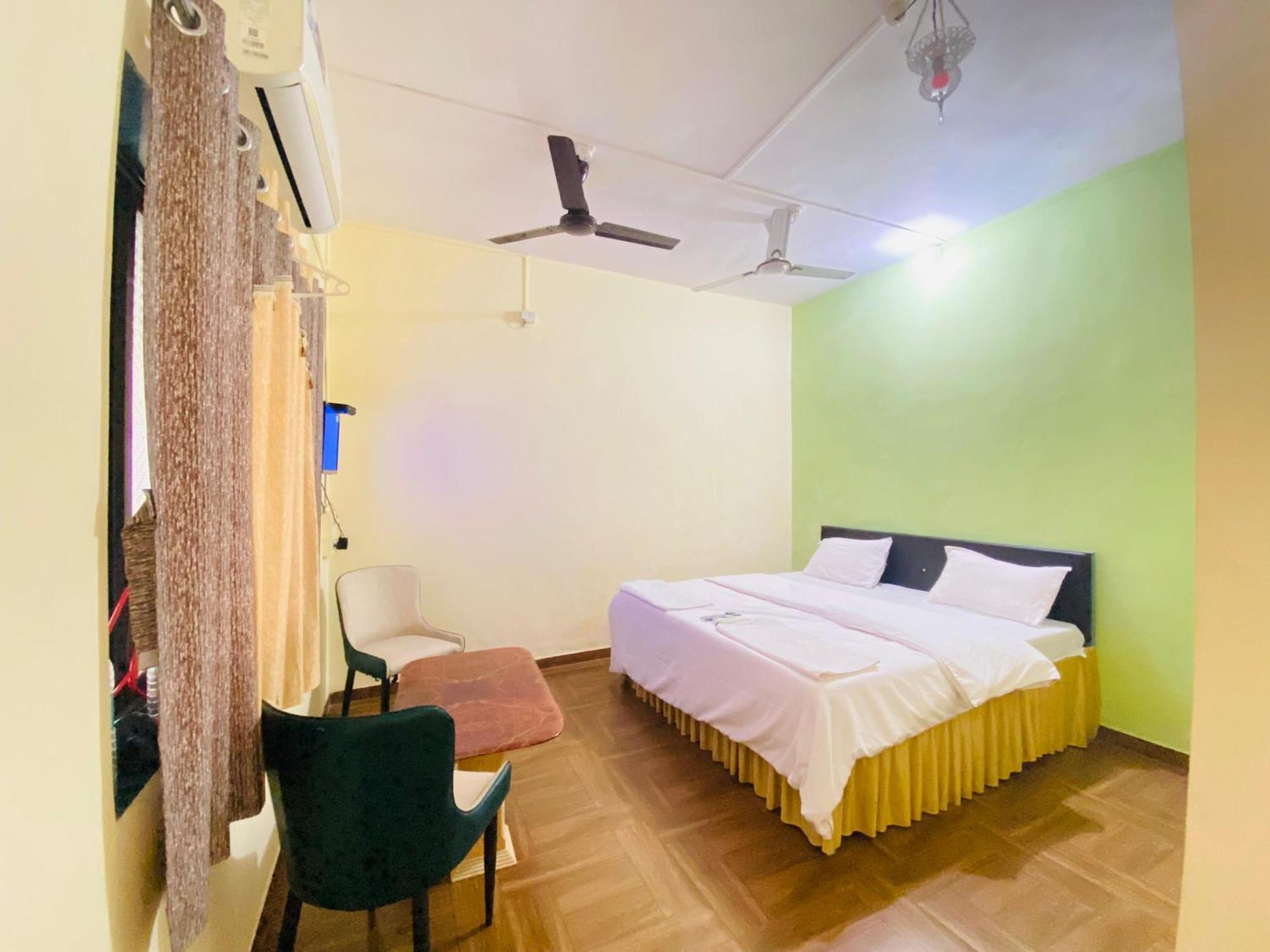 Humming Bird Beach Resorts Alībāg Exterior foto